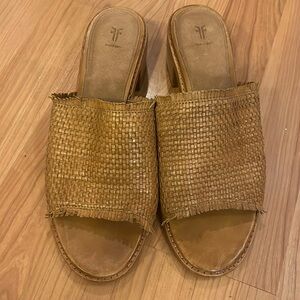 Frye blocked heel sandals. Size 9. Brown.